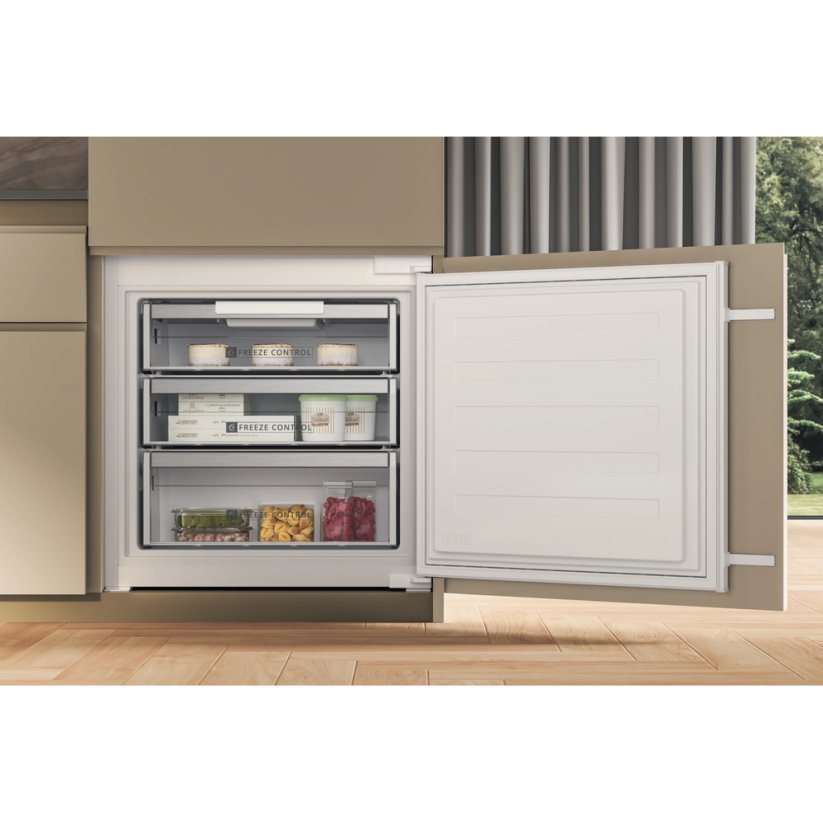 Vestavná chladnička Whirlpool SP40812EU2
