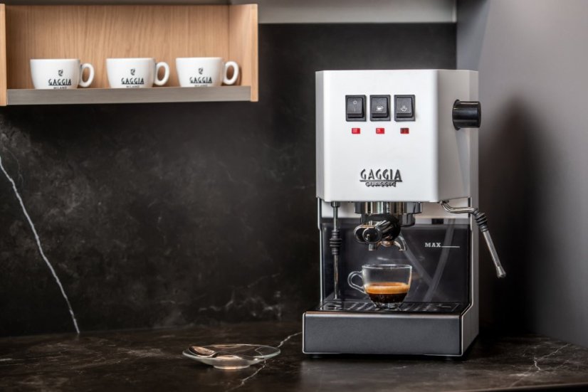 Pákový kávovar Gaggia Classic E24 bílá