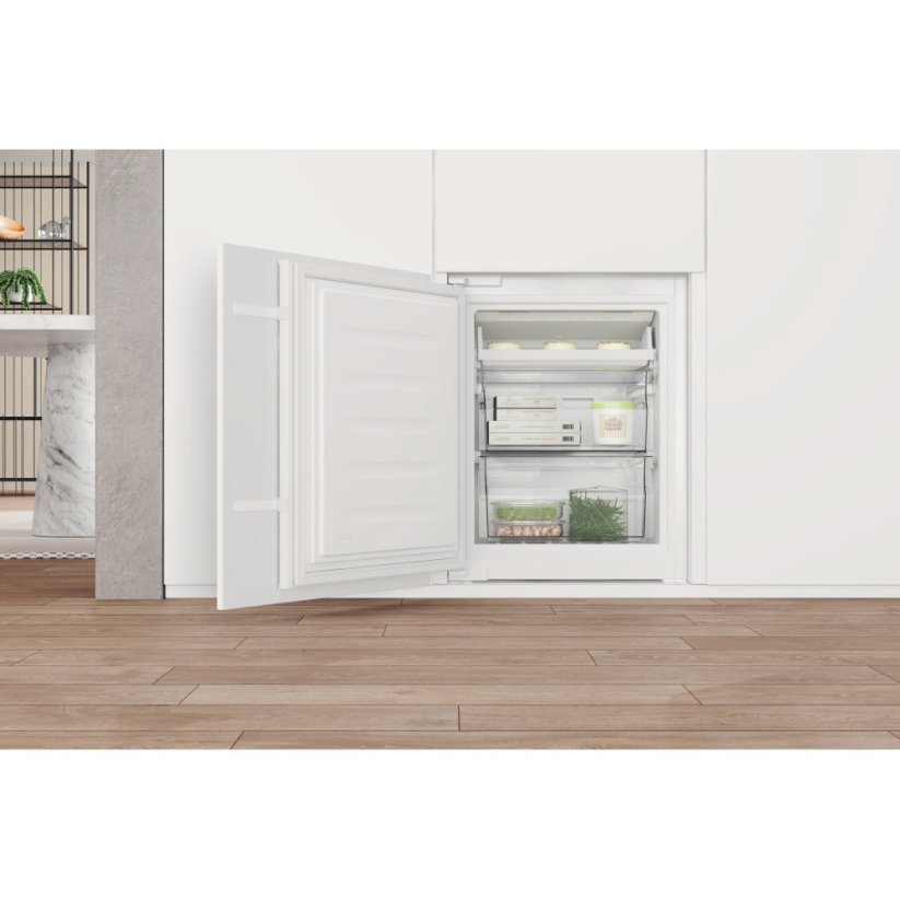 Vestavná chladnička Whirlpool WHC18T323P
