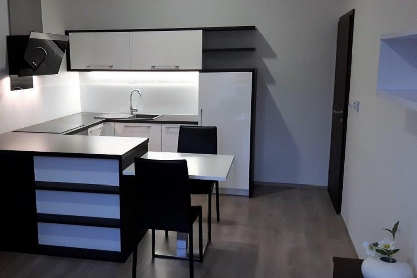 Komínová digestoř Faber - DAISY PLUS BK A80 Nástěnná