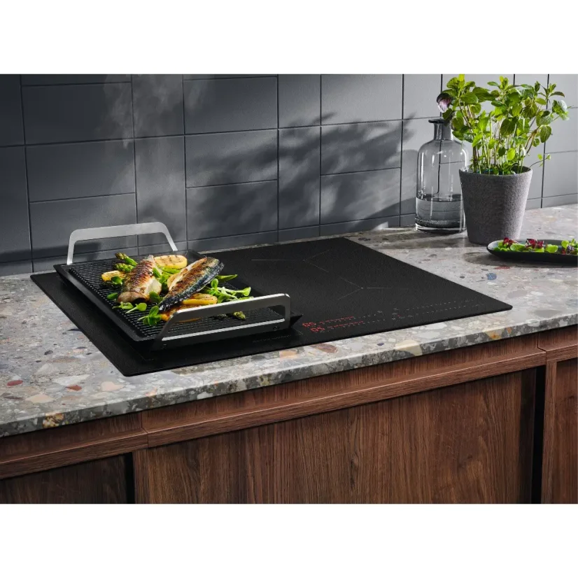 Indukční varná deska Electrolux EIS62453IZ